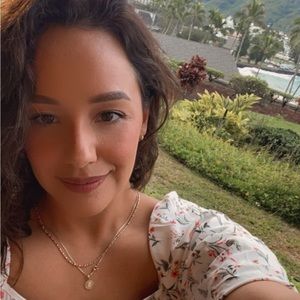 Meet your Posher, Carolina